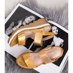 Sandałki damskie Shoesita 6293 Żółte. Żółte sandały damskie SHOESITA, w paski, z gumy, bez obcasa, na koturnie, z paskami. Za 89,00 zł.