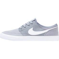 Nike SB SOLARSOFT PORTMORE II Tenisówki i Trampki cool grey/white/black. Szare tenisówki damskie marki Nike SB, ze skóry. W wyprzedaży za 209,30 zł.