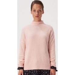 Sweter basic z golfem - Różowy. Różowe swetry damskie Sinsay, s, bez wzorów, bez rękawów, bez kaptura. Za 59,99 zł.
