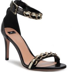 Sandały ELISABETTA FRANCHI - SA-69F-01E2-V499 Nero 110. Czarne klapki damskie Elisabetta Franchi, z aplikacjami, ze skóry, bez obcasa, na obcasie. W wyprzedaży za 1589,00 zł.