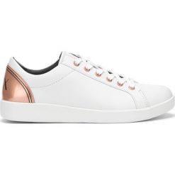 Armani Exchange Tenisówki Biały. Białe trampki i tenisówki damskie Armani Exchange, bez wzorów, ze skóry, bez zapięcia. Za 683,95 zł.
