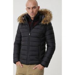 Czarna Kurtka Bellerive. Czarne kurtki męskie Born2be, na zimę, xl, z dzianiny, długie. Za 239,99 zł.
