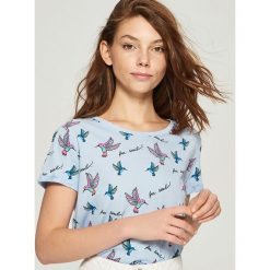 T-shirt z nadrukiem all over - Niebieski. Niebieskie t-shirty damskie Sinsay, s, z nadrukiem, bez kołnierzyka. Za 14,99 zł.