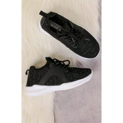 Czarne buty sportowe sznurowane casu ren1449nt. Czarne buty dziewczęce sportowe Casu, bez wzorów, na sznurówki. Za 49,99 zł.