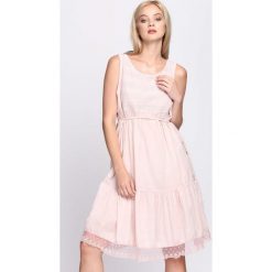 Sukienki hiszpanki: Jasnoróżowa Sukienka City Casual