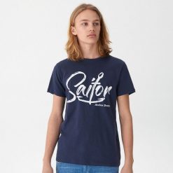 T-shirt z nadrukiem Sailor - Granatowy. Niebieskie t-shirty męskie House, s, z nadrukiem, bez kołnierzyka. Za 29,99 zł.