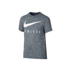 Koszulka fitness Nike. Czarne t-shirty chłopięce Nike. W wyprzedaży za 79,99 zł.