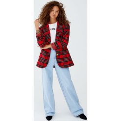 Marynarka w szkocką kratę. Czerwone marynarki damskie Pull&Bear, bez wzorów. Za 199,00 zł.