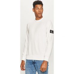 Calvin Klein Jeans - Bluza. Białe bluzy męskie Calvin Klein Jeans, s, bez wzorów, z bawełny, z okrągłym kołnierzem, bez rękawów, bez kaptura. Za 399,90 zł.