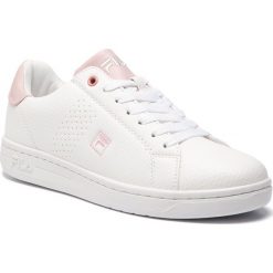 Sneakersy FILA - Crosscourt 2 F Low Wmn 1010632.02S White/Chalk Pink. Białe półbuty damskie Fila, na co dzień, bez wzorów, ze skóry ekologicznej, bez obcasa, na płaskiej podeszwie, bez zapięcia. Za 239,00 zł.