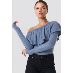 NA-KD Boho Sweter na jedno ramię - Blue. Niebieskie swetry klasyczne damskie marki NA-KD Boho, na imprezę, w koronkowe wzory, z koronki, boho, na ramiączkach, mini. Za 60,95 zł.