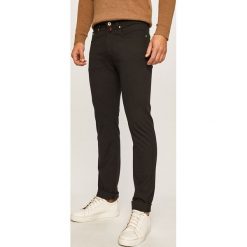 Pierre Cardin - Spodnie. Szare spodnie męskie Pierre Cardin, na co dzień, bez wzorów, z elastanu. W wyprzedaży za 349,90 zł.