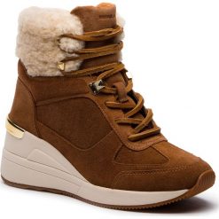 Sneakersy MICHAEL MICHAEL KORS - Liv Bootie 43F8SCFE6S Dk Caramel. Pomarańczowe półbuty damskie marki MICHAEL Michael Kors, bez wzorów, z zamszu, bez obcasa, na koturnie, bez zapięcia. W wyprzedaży za 609,00 zł.