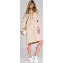 Jasnobeżowa Sukienka Beckie. Brązowe sukienki damskie Renee, s, z dzianiny, z kapturem, długie, midi, proste. Za 129,99 zł.