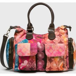 Desigual - Torebka. Różowe torebki klasyczne damskie Desigual, w paski, z poliesteru, casualowe, na ramię, średnie, bez dodatków. W wyprzedaży za 269,90 zł.