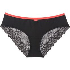 Figi "hipster" bonprix czarno-koralowy. Czarne figi bonprix, w koronkowe wzory, z koronki. Za 16,99 zł.