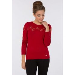 Sweter z koronkowym zdobieniem. Szare swetry klasyczne damskie marki Monnari, w koronkowe wzory, z wiskozy, eleganckie. Za 179,00 zł.