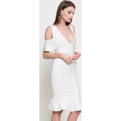 Missguided - Sukienka. Białe sukienki damskie marki Missguided, z haftami, z elastanu, eleganckie, bez kołnierzyka, bez rękawów, midi, dopasowane. W wyprzedaży za 89,90 zł.