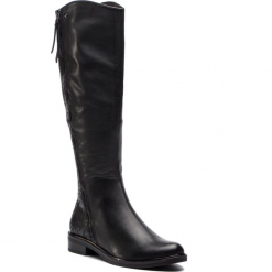 Oficerki CAPRICE - 9-25516-21 Black Barocco 032. Czarne buty zimowe damskie Caprice, z materiału, przed kolano, na wysokim obcasie, na obcasie. W wyprzedaży za 379,00 zł.