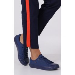 Granatowe trampki sznurowane big star aa274008ss19. Niebieskie trampki i tenisówki damskie BIG STAR, bez wzorów, z materiału, na sznurówki. Za 129,99 zł.