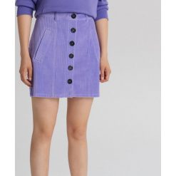 Sztruksowa spódnica mini z guzikami - Fioletowy. Fioletowe spódniczki damskie Cropp, s, ze sztruksu, mini. W wyprzedaży za 29,99 zł.