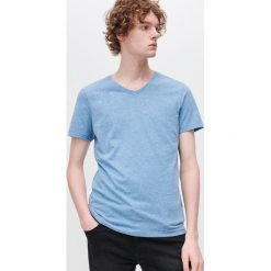 T-shirt z dekoltem w serek -. T-shirty męskie Reserved, s, bez wzorów, z dekoltem w serek. Za 25,99 zł.