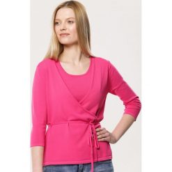 Fuksjowa Bluzka Hardboard. Bluzki damskie Born2be, s, w paski, z okrągłym kołnierzem, z krótkim rękawem. Za 49,99 zł.