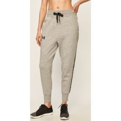 Under Armour - Spodnie. Czarne spodnie damskie Under Armour, s, z bawełny. W wyprzedaży za 199,90 zł.