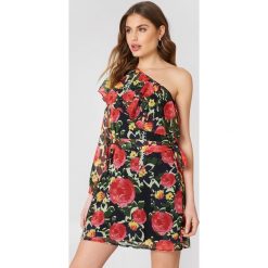 Trendyol Sukienka w kwiaty na jedno ramię - Multicolor. Szare sukienki damskie Trendyol, w kwiaty, z poliesteru, bez kołnierzyka, bez rękawów. W wyprzedaży za 54,58 zł.