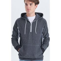 Bluza hoodie z zamkiem - Jasny szary. Szare bluzy męskie Cropp, s, bez wzorów, bez kołnierzyka, bez rękawów, bez kaptura. W wyprzedaży za 69,99 zł.