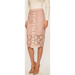 Marciano Guess - Spódnica. Różowe spódniczki damskie MARCIANO GUESS, na co dzień, w koronkowe wzory, z poliesteru, casualowe, z podwyższonym stanem, midi, ołówkowe. W wyprzedaży za 549,90 zł.