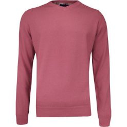 Różowy Sweter w Serek (V-neck) -Adriano Guinari- Klasyczny, Męski, Łososiowy SWADGAW19mesarose. Różowe swetry męskie Adriano Guinari, m, bez wzorów, z bawełny, eleganckie, z dekoltem w serek, bez kaptura. Za 99,00 zł.
