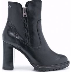 Caprice - Botki. Szare botki damskie lity marki Caprice, z materiału, z okrągłym noskiem. W wyprzedaży za 229,90 zł.