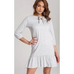 Jasnoszara Sukienka Mererien. Szare sukienki damskie Renee, xl, bez wzorów, z dzianiny, bez kołnierzyka, bez rękawów. Za 79,99 zł.