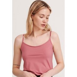 Gładki top - Różowy. Różowe topy damskie Reserved, s, bez wzorów, bez kołnierzyka. Za 39,99 zł.