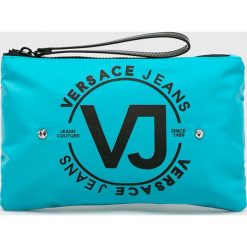 Versace Jeans - Kosmetyczka. Niebieskie kosmetyczki damskie Versace Jeans, bez wzorów, z poliesteru. W wyprzedaży za 99,90 zł.