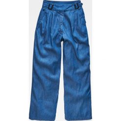 G-Star Raw - Spodnie. Białe spodnie damskie G-Star RAW, bez wzorów, z bawełny, retro. W wyprzedaży za 269,90 zł.