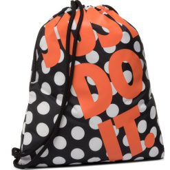 Plecak NIKE - BA6389 010 Czarny. Czarne plecaki męskie Nike, bez wzorów, z materiału, sportowe. Za 79,00 zł.