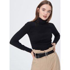 Dzianinowa bluzka z golfem - Czarny. Czarne bluzki damskie Sinsay, xl, bez wzorów, z dzianiny, bez rękawów. Za 29,99 zł.