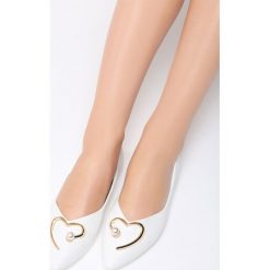 Białe Balerinki All Your Wishes. Białe baleriny damskie Born2be, z aplikacjami, bez obcasa, na płaskiej podeszwie. Za 39,99 zł.