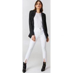 NA-KD Rurki z wysokim stanem - White. Białe rurki damskie marki NA-KD, z jeansu, z podwyższonym stanem. Za 121,95 zł.