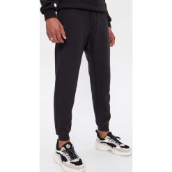 Joggery z przeszyciami - Czarny. Czarne spodnie męskie House, s, bez wzorów. Za 99,99 zł.
