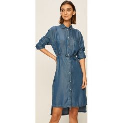Pepe Jeans - Sukienka Lush. Niebieskie sukienki damskie Pepe Jeans, na co dzień, s, bez wzorów, z jeansu, casualowe, bez kołnierzyka, z długim rękawem, długie, mini, proste. Za 359,90 zł.
