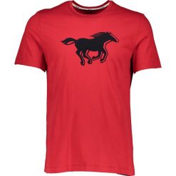 Koszulka "Logo" w kolorze czerwonym. Czerwone koszulki męskie Mustang Men, xxl, z nadrukiem, z bawełny, z okrągłym kołnierzem, bez rękawów. W wyprzedaży za 43,95 zł.