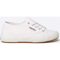 Superga - Tenisówki. Białe trampki i tenisówki damskie Superga, bez wzorów, z materiału, na sznurówki. W wyprzedaży za 179,90 zł.