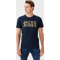 Jack & Jones Logo Koszulka Niebieski. Niebieskie podkoszulki męskie Jack & Jones, s, z nadrukiem, z bawełny, bez kołnierzyka, z krótkim rękawem, krótkie. Za 57,95 zł.