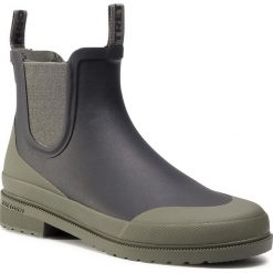Kalosze TRETORN - Chelsea Offroad 473433 Black/Field Green 19. Czarne kalosze damskie Tretorn, z tworzywa sztucznego, bez obcasa, bez zapięcia. Za 469,00 zł.