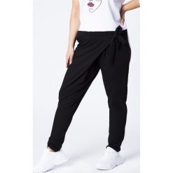 Spodnie kopertowe baggy. Spodnie damskie Made in Poland, s, bez wzorów, z elastanu. Za 109,00 zł.