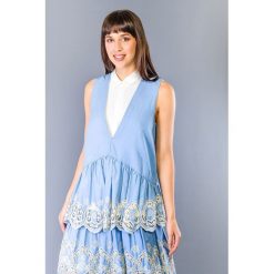 Bluzka w kolorze niebieskim. Niebieskie bluzki damskie Twinset, xl, w koronkowe wzory, z koronki. W wyprzedaży za 299,95 zł.