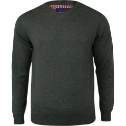Elegancki Szary Męski Sweter Bawełniany (V-neck) - Dekolt w Serek SWADGAW18greyb65V. Szare swetry męskie Adriano Guinari, m, bez wzorów, z bawełny, eleganckie, z dekoltem w serek, bez kaptura. Za 99,00 zł.